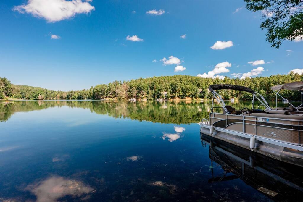 Cabin On Beautiful Arbutus Lake Near Traverse City Eksteriør billede