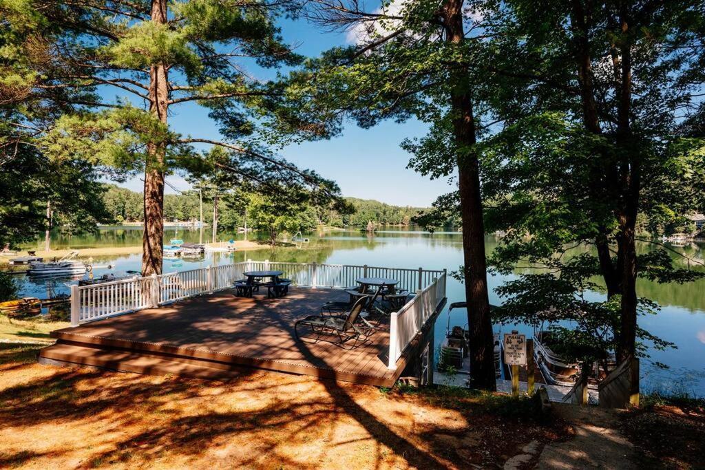 Cabin On Beautiful Arbutus Lake Near Traverse City Eksteriør billede