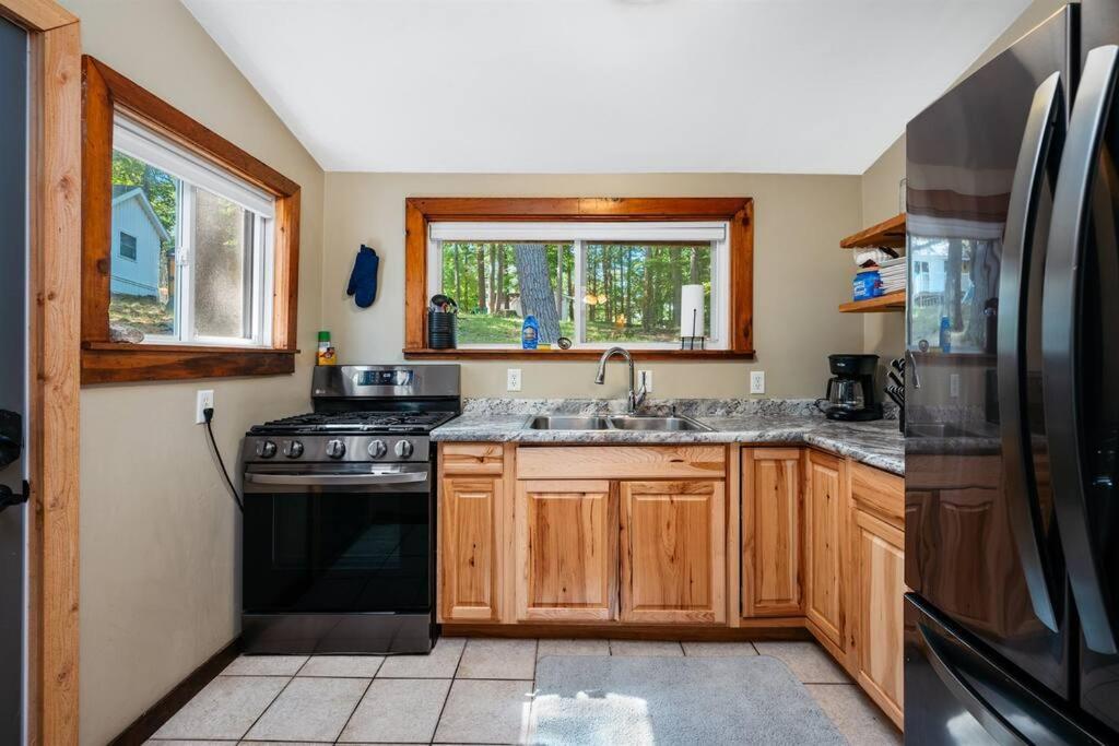 Cabin On Beautiful Arbutus Lake Near Traverse City Eksteriør billede