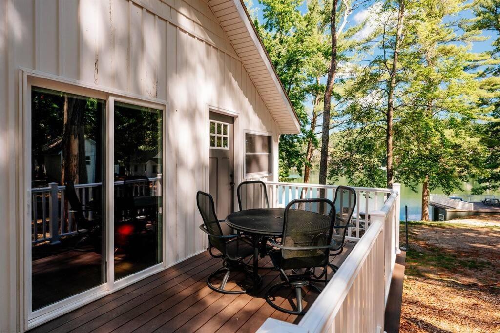 Cabin On Beautiful Arbutus Lake Near Traverse City Eksteriør billede