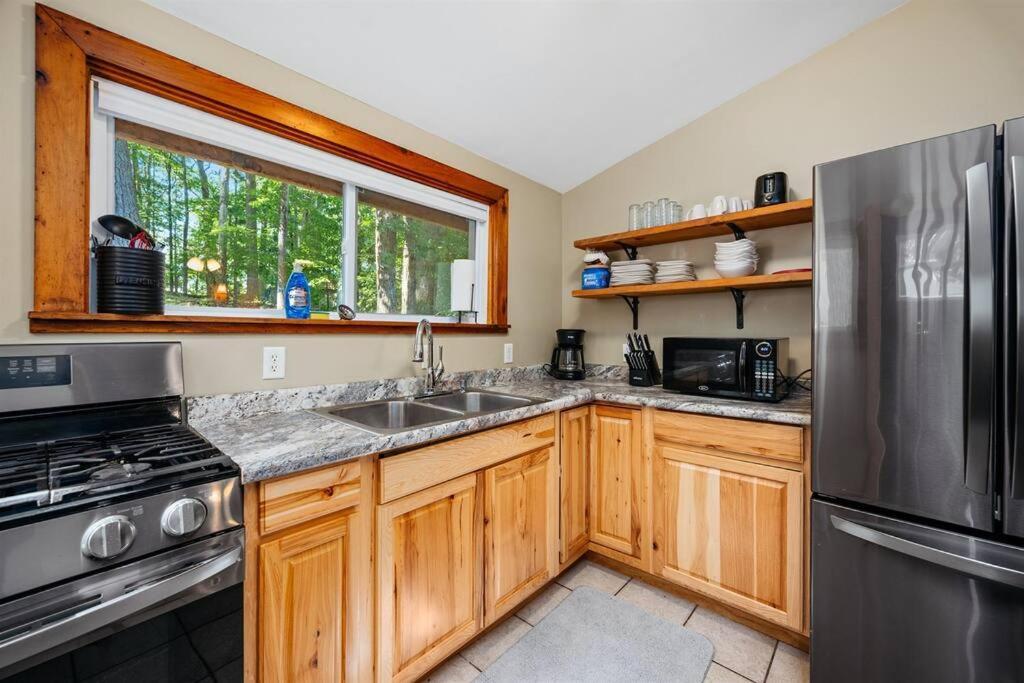 Cabin On Beautiful Arbutus Lake Near Traverse City Eksteriør billede